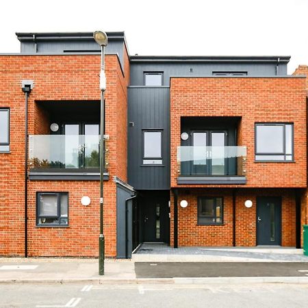 Hybrid Resi - Mitcham Close To Tooting And Wimbledon Eksteriør bilde