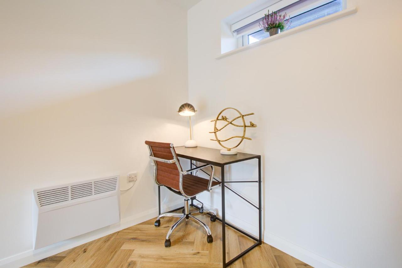 Hybrid Resi - Mitcham Close To Tooting And Wimbledon Eksteriør bilde